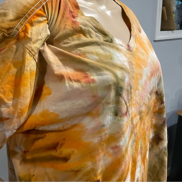 Tiedye vneck tshirt 2XL autumn spiral in brown, orange, and gold gravity dye - Picture 4 of 7